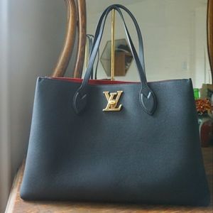 Louis Vuitton Lockme Shopper